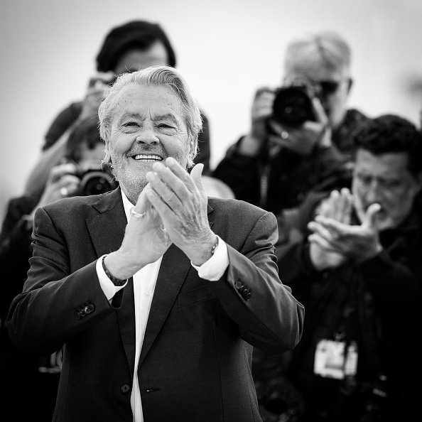 Alain Delon assiste à la projection de "A Hidden Life (Une Vie Cache)" lors du 72e Festival de Cannes le 19 mai 2019 à Cannes. | Photo : Getty Images Alain Delon assiste à la projection de "A Hidden Life (Une Vie Cache)" lors du 72e Festival de Cannes le 19 mai 2019 à Cannes. | Photo : Getty Images