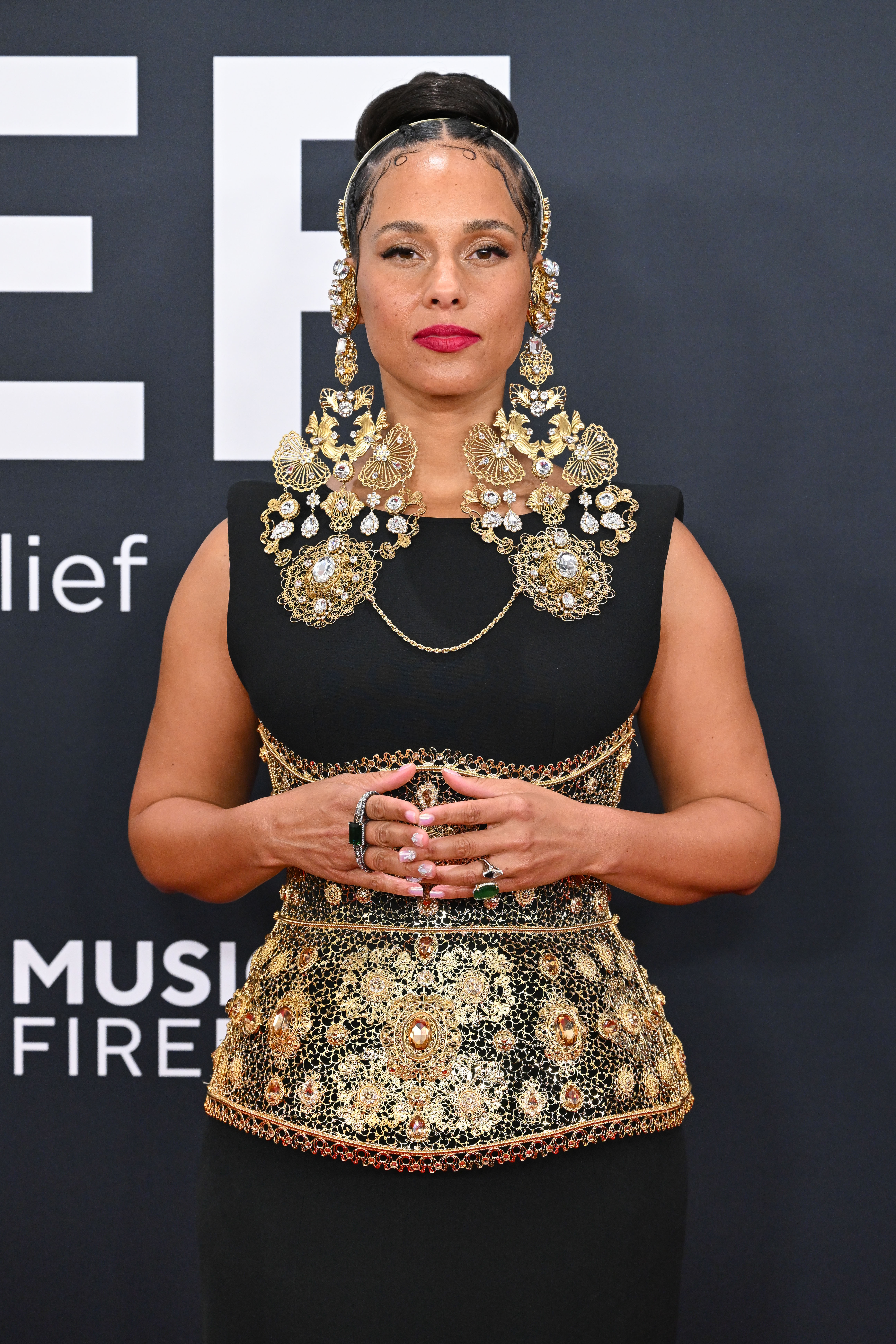 Alicia Keys posing on the red carpet. | Source: Getty Images