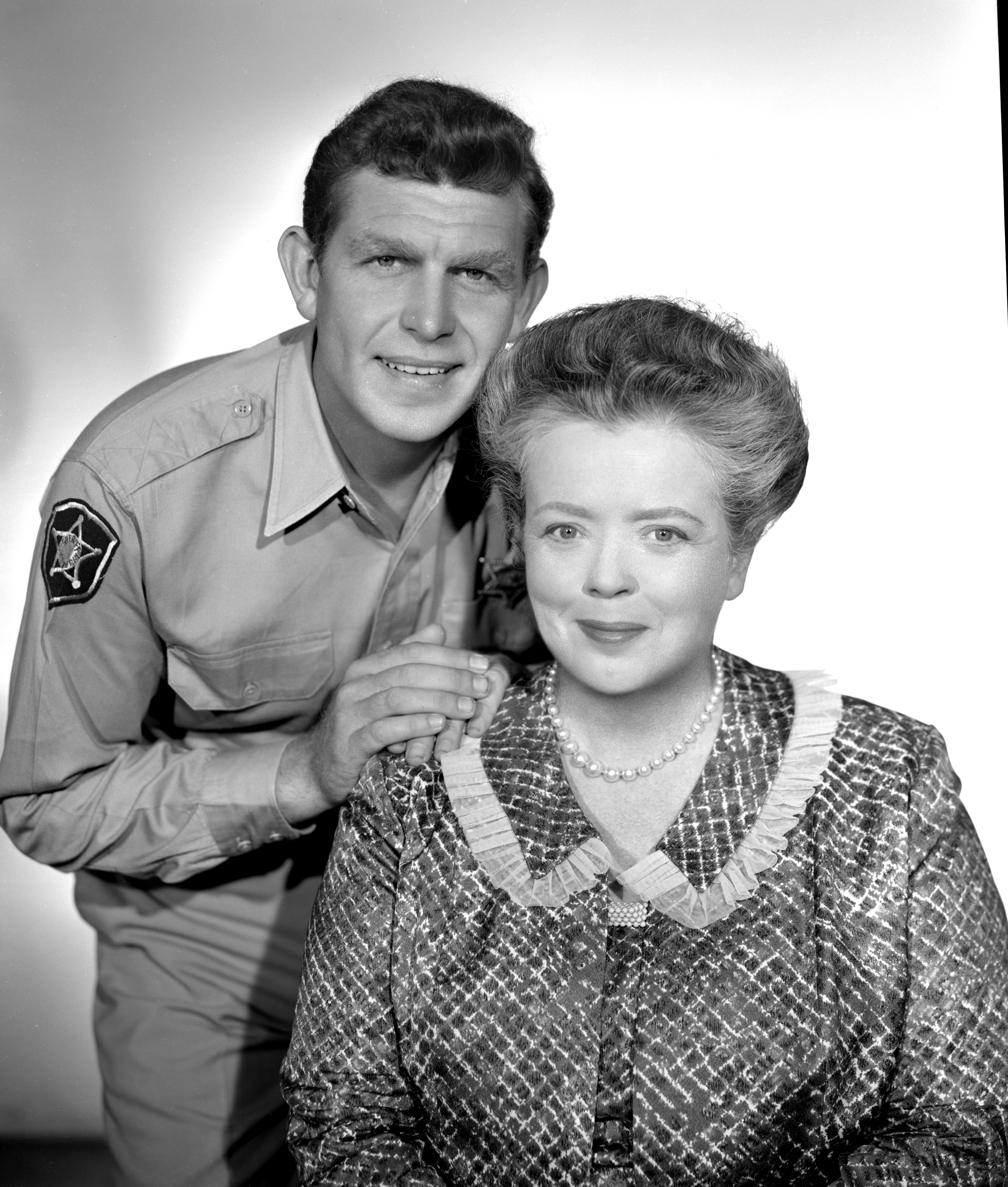 Andy Griffith as Andy Taylor and  Frances Bavier as Aunt Bee Taylor on "The Andy Griffith Show" in Los Angeles on August 27, 1960. | Source: Getty Images