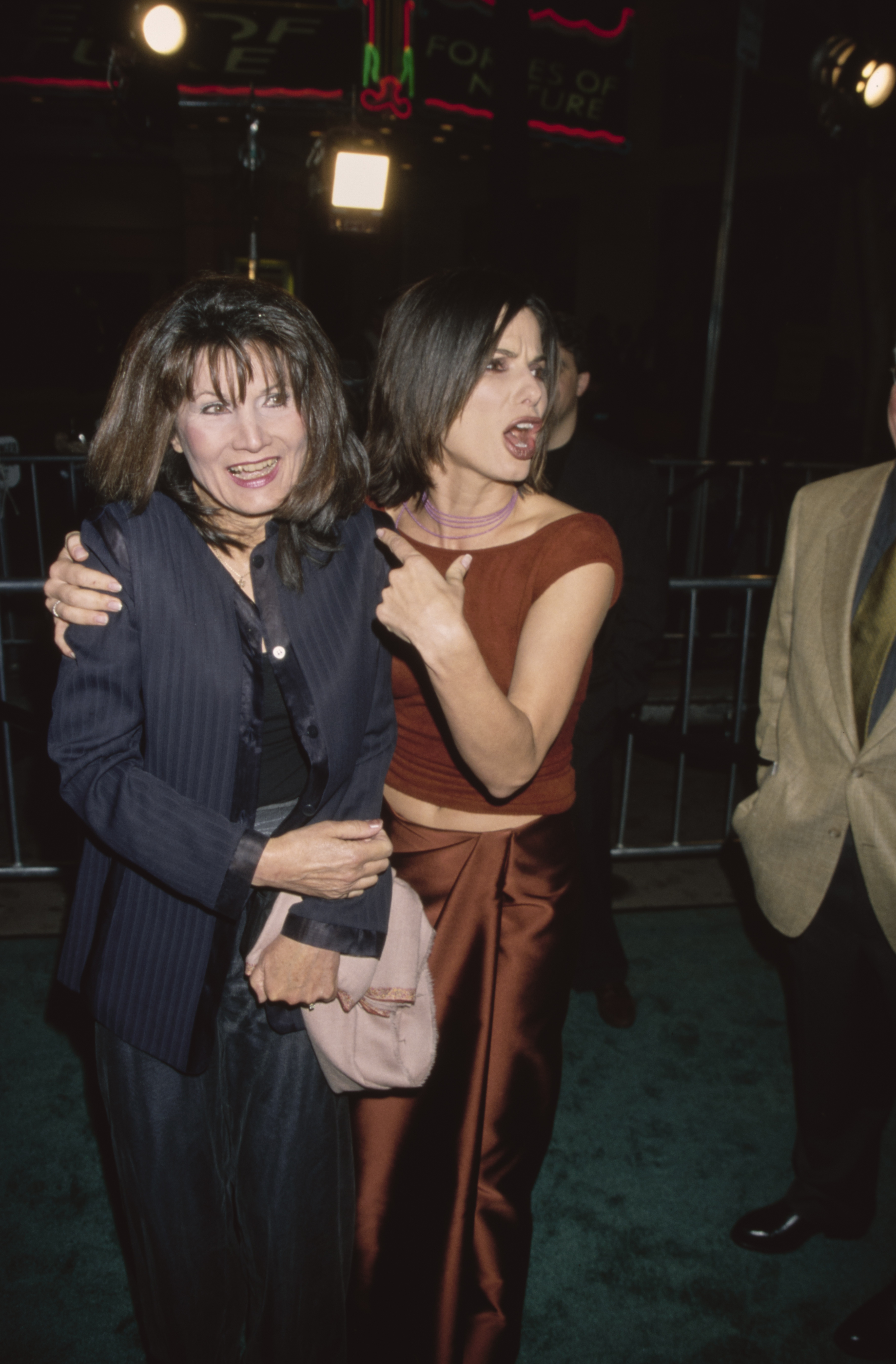 Sandra Bullock and her mother, Helga, attend the Westwood premiere of "Forces of Nature" at the Mann Village Theatre on March 12, 1999, in Los Angeles. | Source: Getty Images