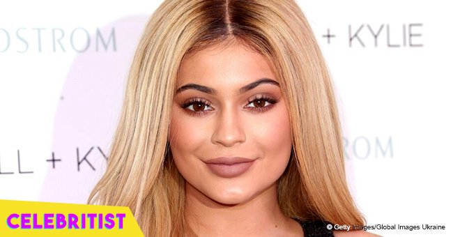 Kylie Jenner bares her flat post-baby belly in new photo 