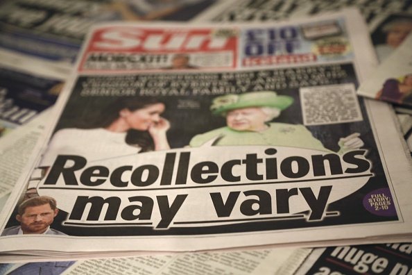 Un arrangement de quotidiens britanniques montre des titres de première page rapportant la réponse de la Reine Elizabeth. |Photo Getty Images