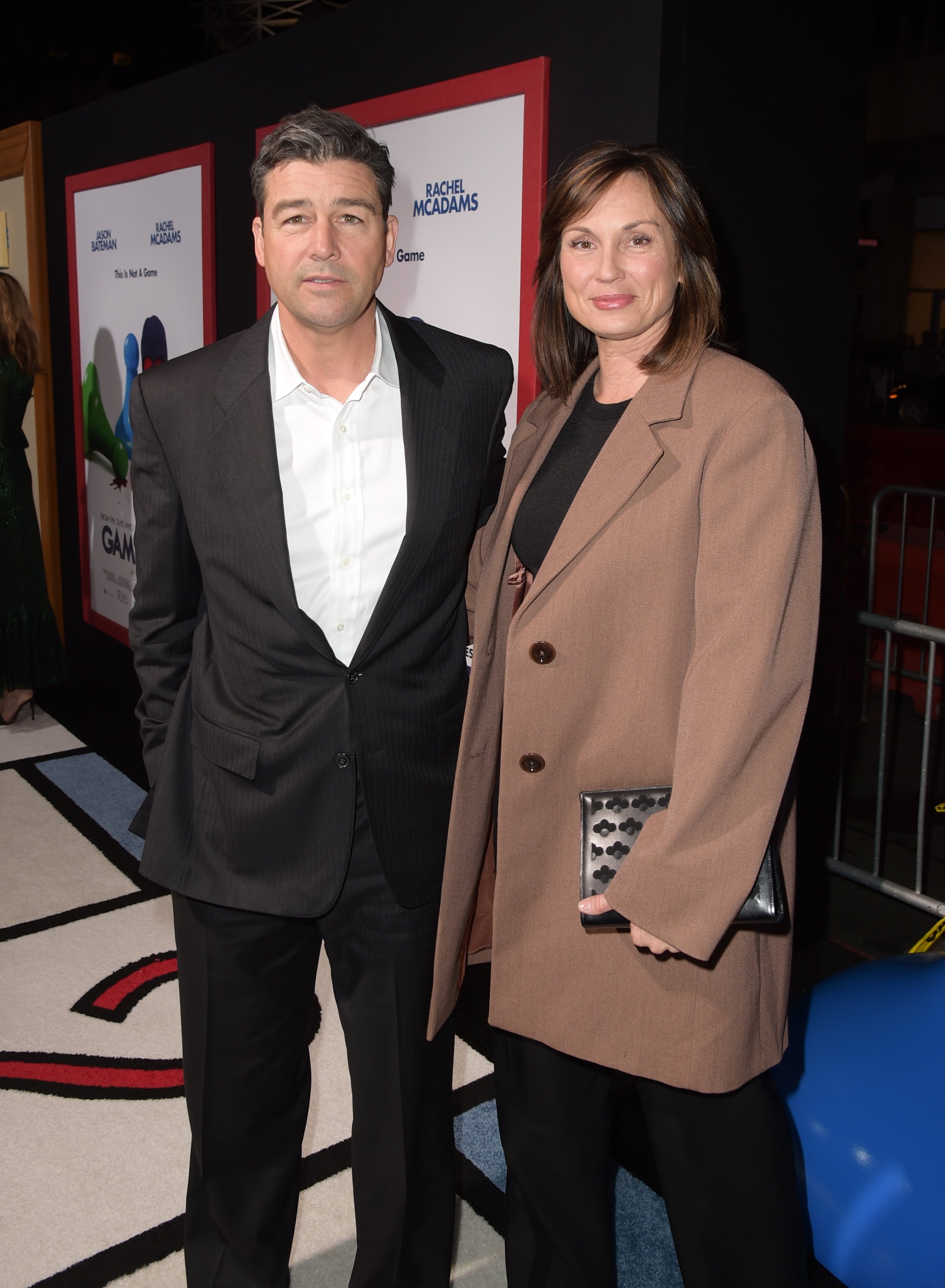 Kyle Chandler and Kathryn Chandler at the premiere of "Game Night" on February 21, 2018, in California. | Source: Getty Images
