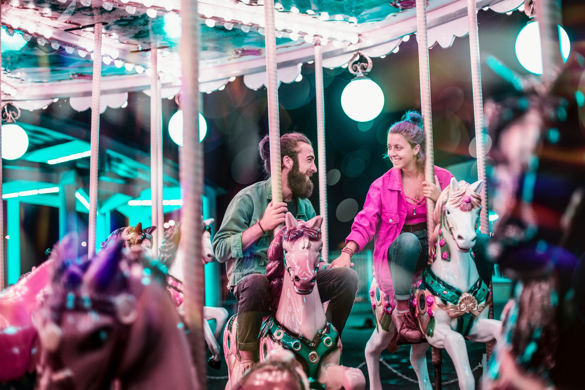 A couple having fun on a carousel. | Source: Unsplash