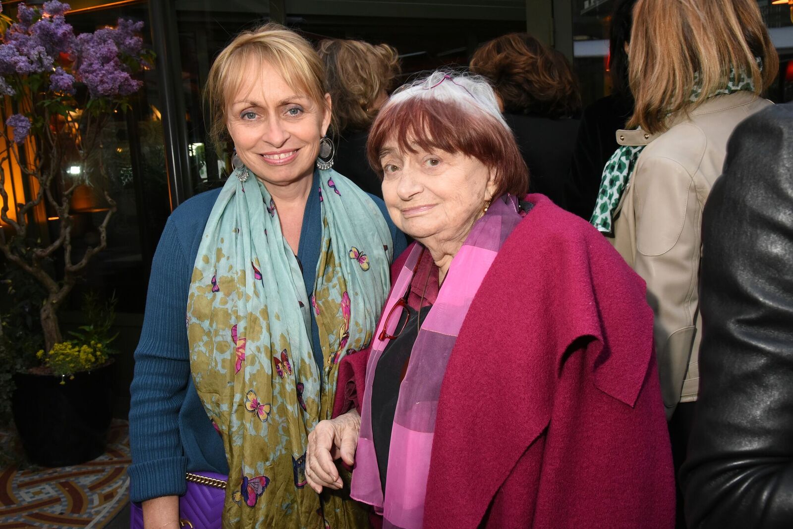 Agnes Varda (R) et sa fille Rosalie Varda à La Closerie Des Lilas le 11 avril 2018 à Paris, France. | Photo : Getty Images