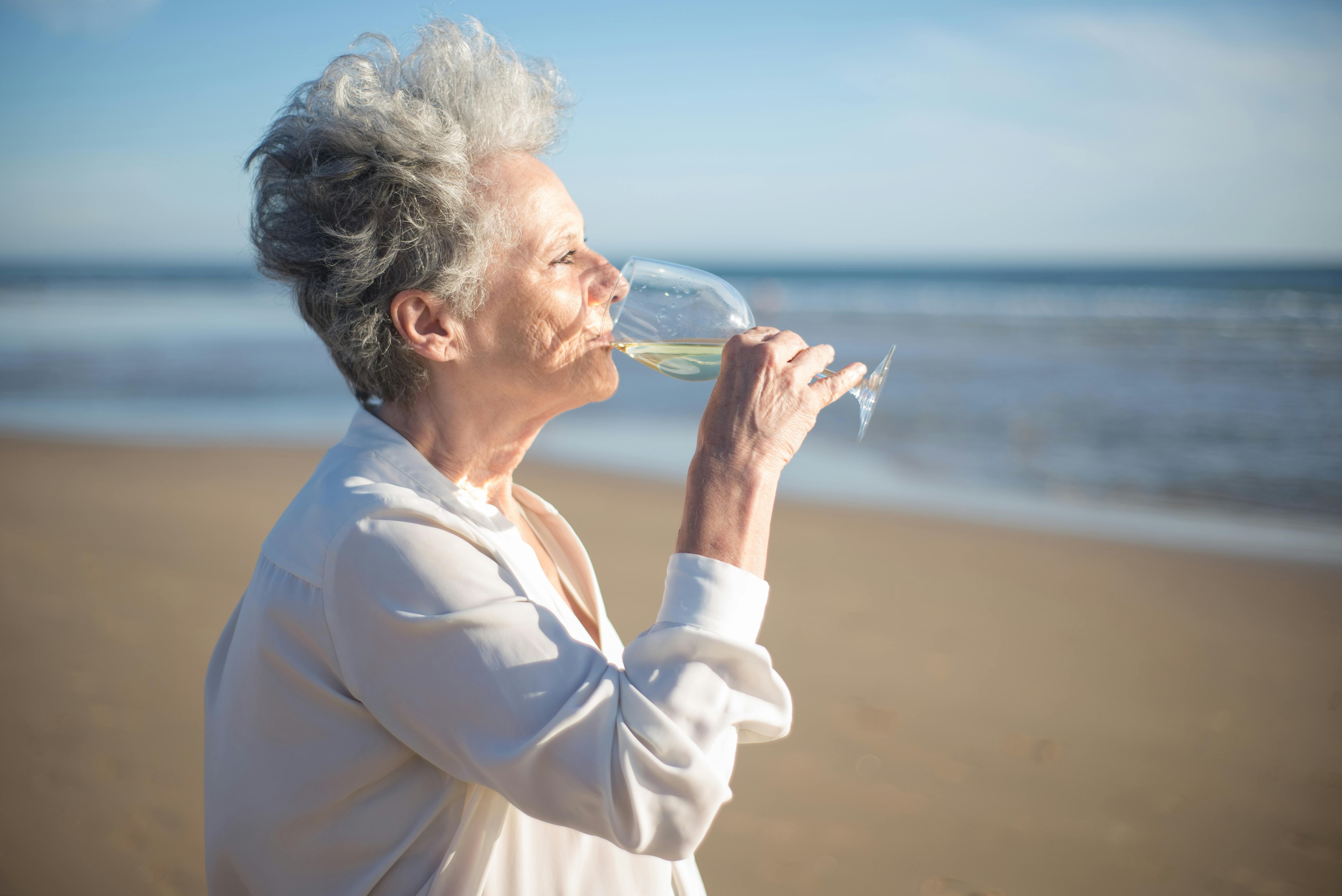 A woman drinking wine | Source: Pexels