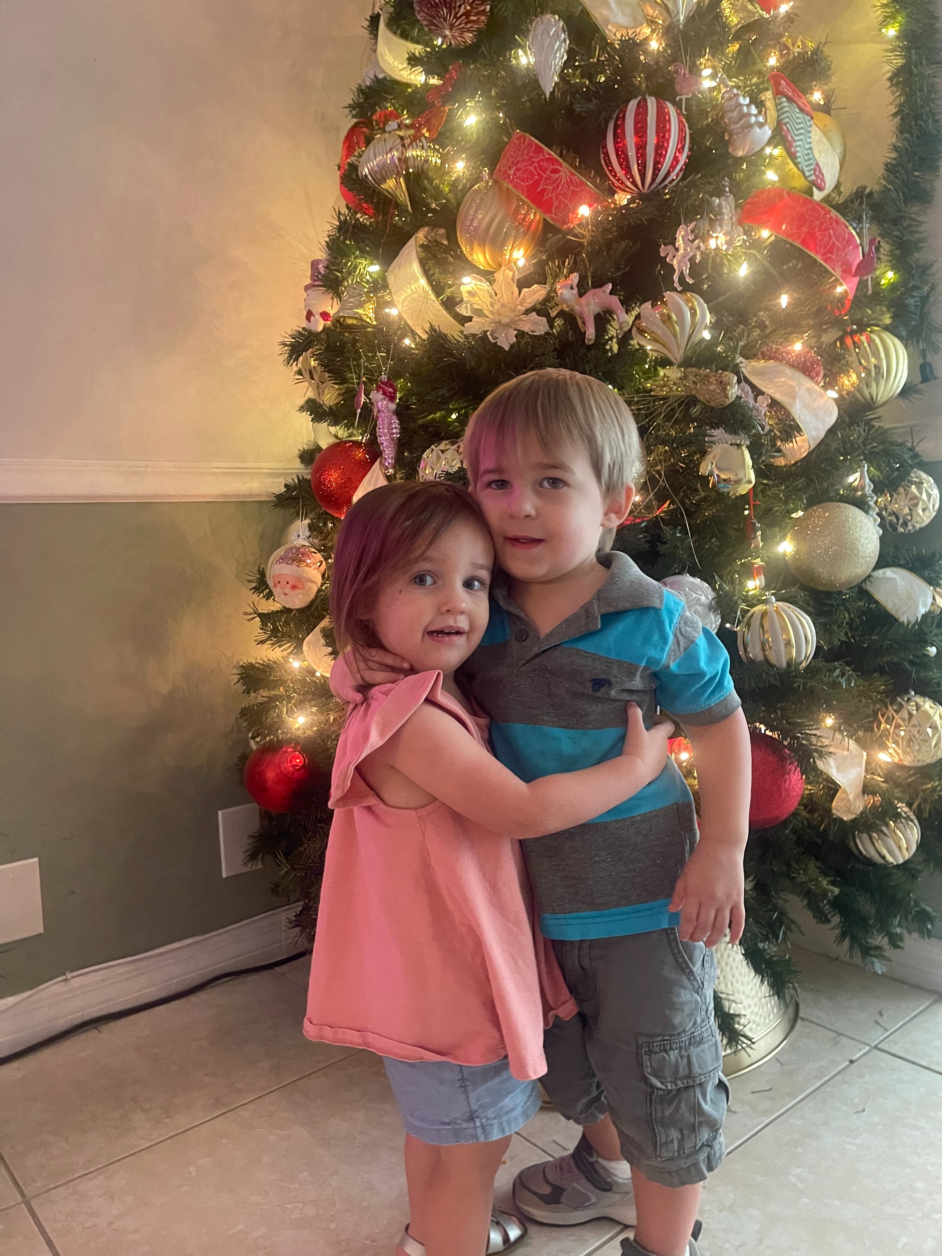 Brock and Briella Holmes hugging in front of their Christmas tree. | Source: GoFundMe