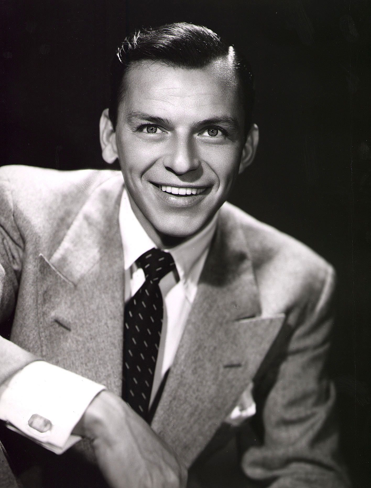 A promotional studio portrait of Frank Sinatra in the 1950s. | Source: Hulton Archive/Getty Images