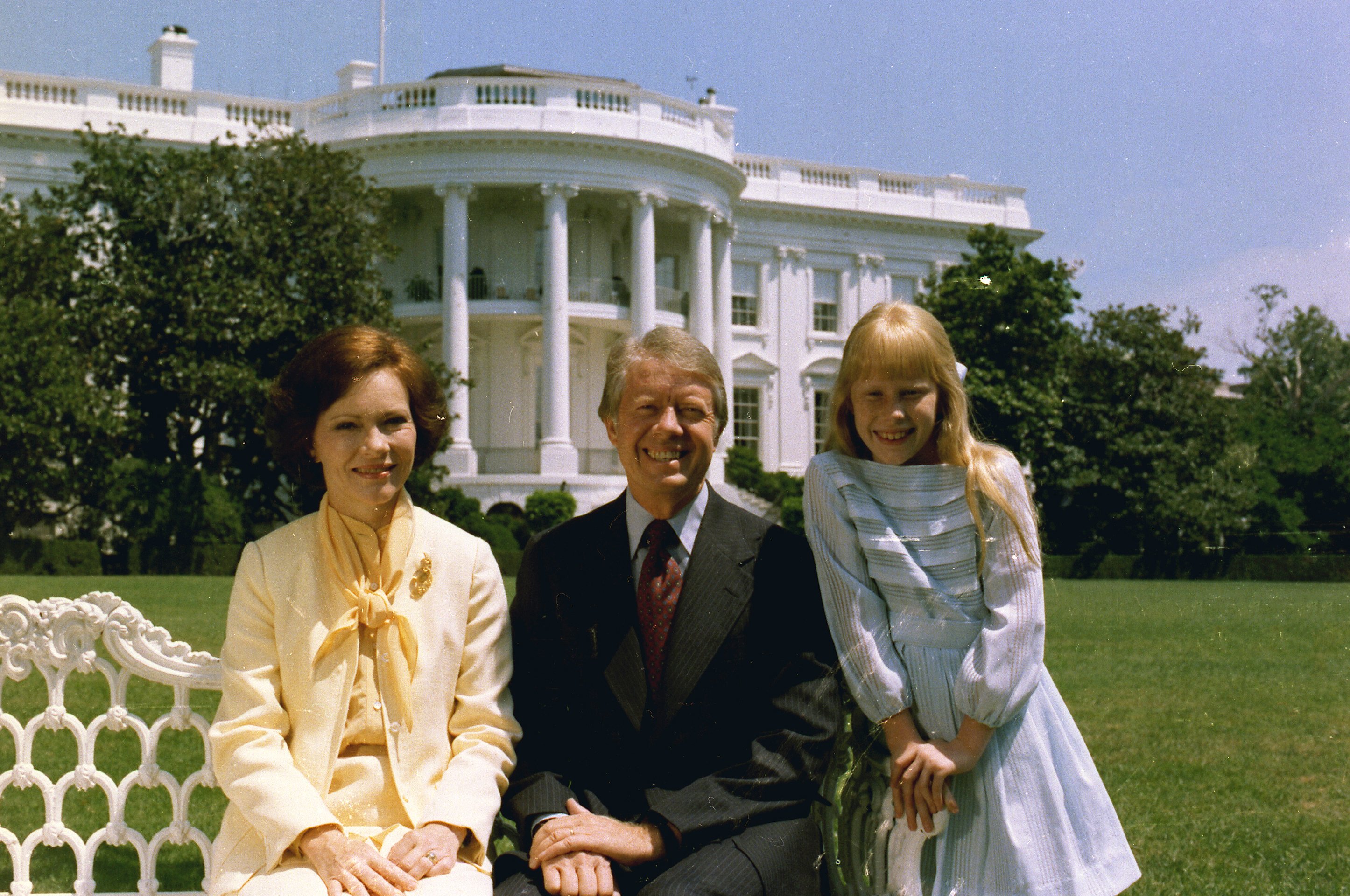 Rosalynn Carter, Jimmy Carter, and their daughter Amy Carter on the south lawn in front of the White House on 24 July 1977 in Washington D.C. ┃Source: Getty Images