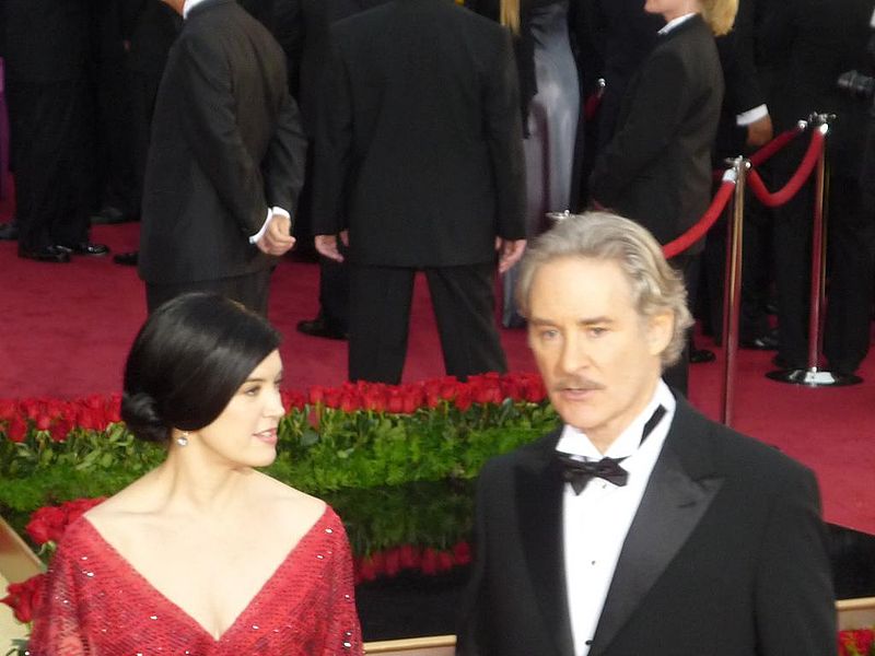 Phoebe Cates and Kevin Kline at the 81st Annual Academy Awards on 22 February 2009 | Photo: Greg in Hollywood (Greg Hernandez) CC BY-SA 2.0 Wikimedia Commons