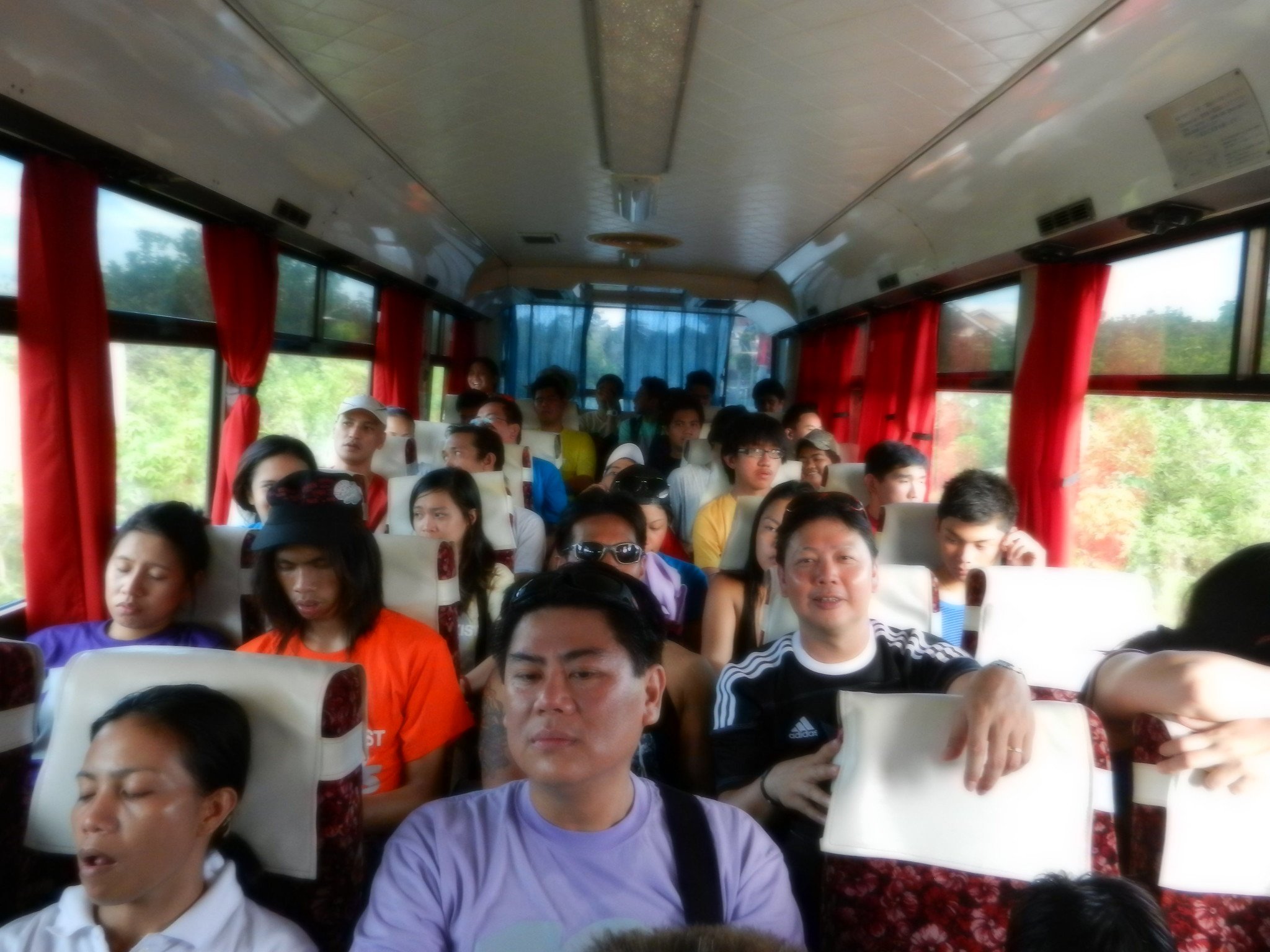 Autobús en una carretera con los asientos llenos de turistas. | Imagen: Flickr Autobús en una carretera con los asientos llenos de turistas. | Imagen: Flickr