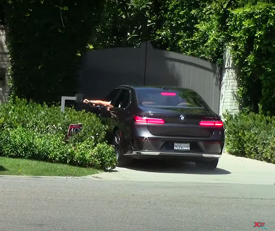 Jennifer Garner visiting Ben Affleck on his 52nd birthday, posted on August 16, 2024 | Source: YouTube/X17onlineVideo