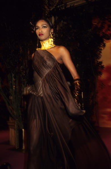 Katoucha Niane à l'Hôtel Intercontinantal le 1er juillet 1992 à Paris, France. | Photo : Getty Images Katoucha Niane à l'Hôtel Intercontinantal le 1er juillet 1992 à Paris, France. | Photo : Getty Images