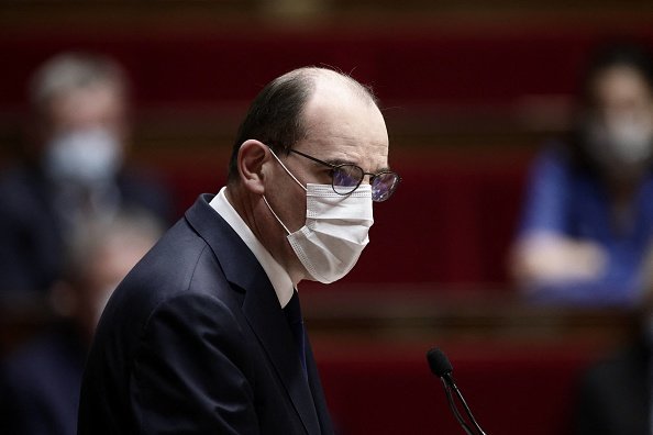  Jean Castex s'adresse aux députés au Sénat français, le 1er avril 2021.|Photo : Getty Images