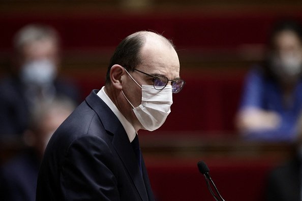 Jean Castex s'adresse aux députés au Sénat français, le 1er avril 2021.|Photo : Getty Images
