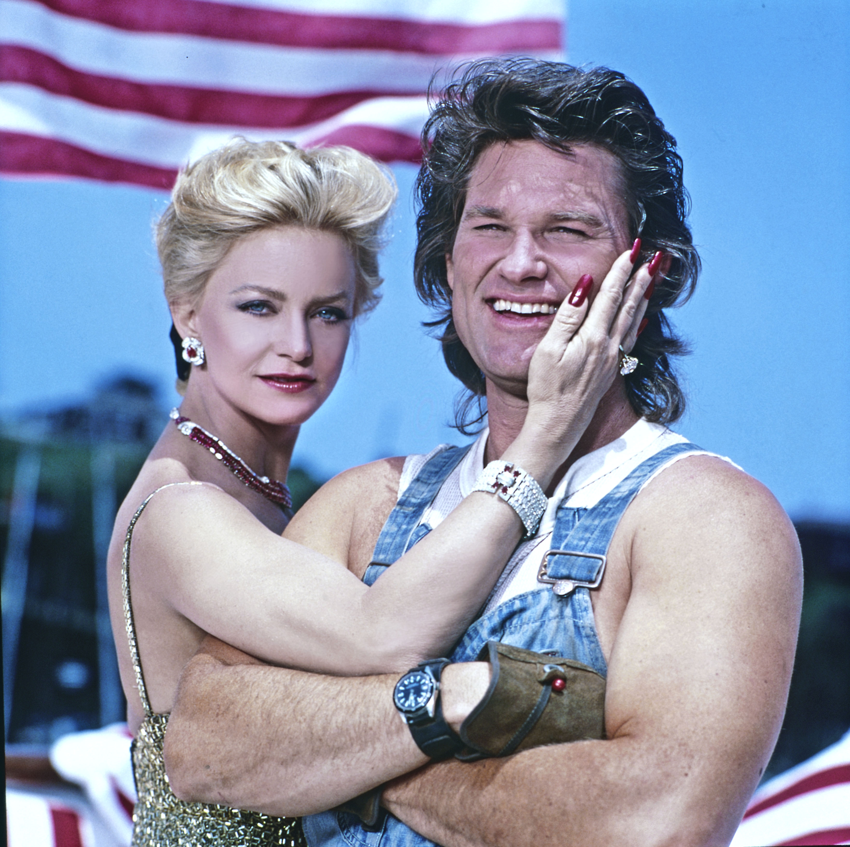 Goldie Hawn and Kurt Russell pose for a portrait in October 1987,in Los Angeles, California. | Source: Getty Images