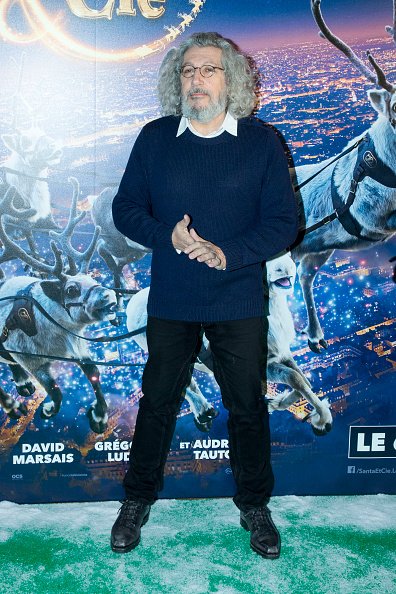  L'acteur/réalisateur du film Alain Chabat assiste à la première de "Santa & Cie" à Paris au cinéma Pathe Beaugrenelle le 3 décembre 2017 à Paris, France.  | Photo : GettyImage