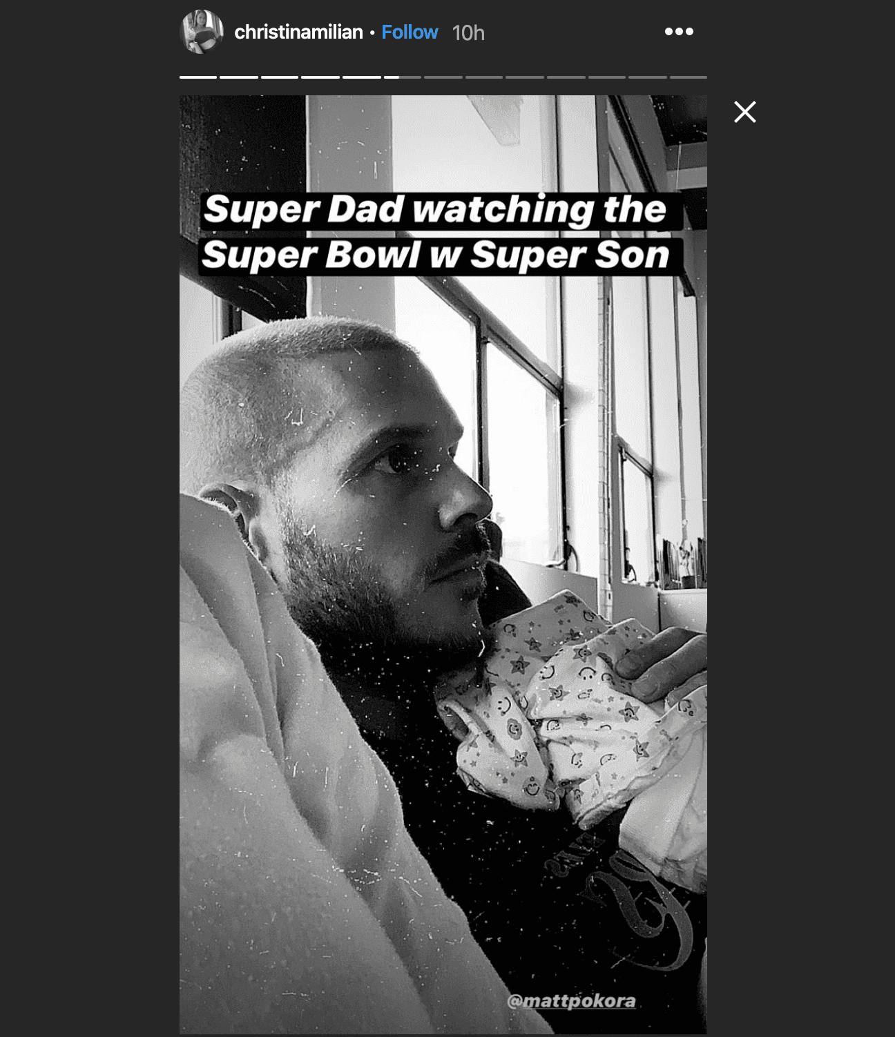 Super papa regarde le Super Bowl avec son super fils. | Photo : Story Instagram de Christina Milian