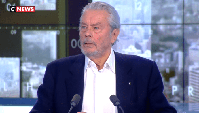 https://prnt.sc/nebaey Alain Delon invité de Pascal Praud (L'Heure des Pros 2 du 18/04/2019) | Photo : Youtube/CNEWS https://prnt.sc/nebaey Alain Delon invité de Pascal Praud (L'Heure des Pros 2 du 18/04/2019) | Photo : Youtube/CNEWS