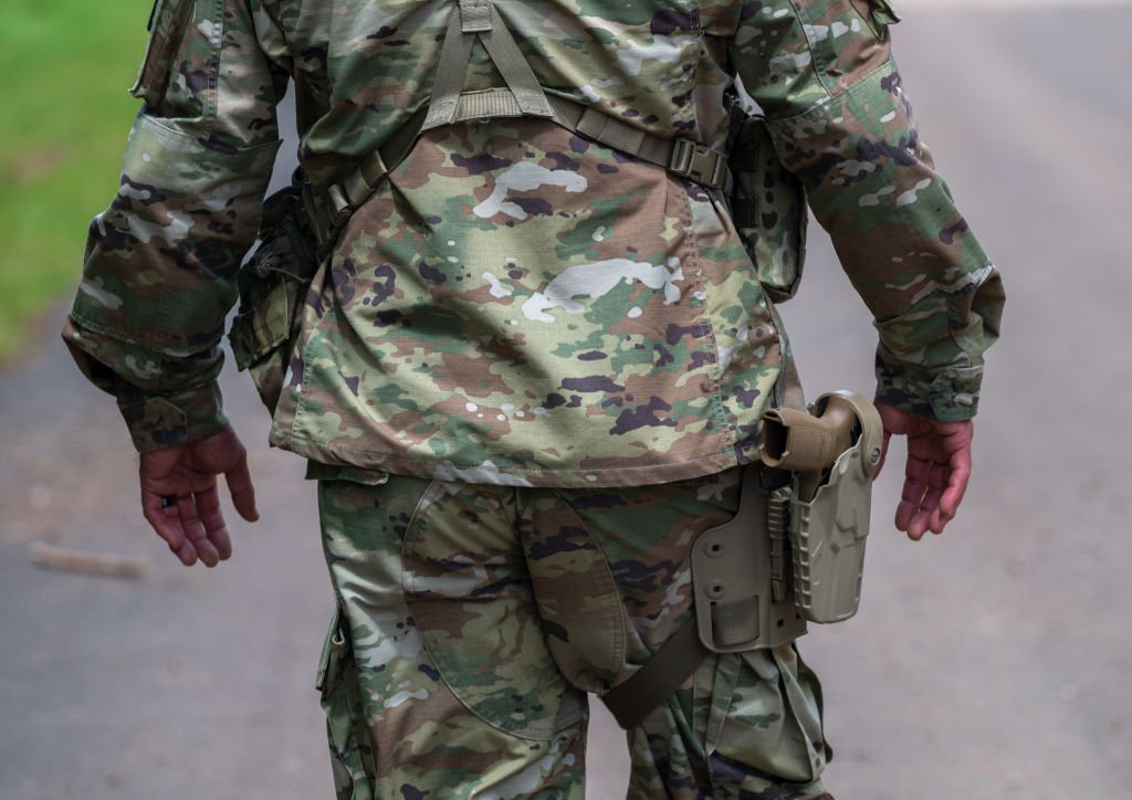 Ein US-Soldat ohne Magazin in seiner Waffe | Quelle: Getty Images