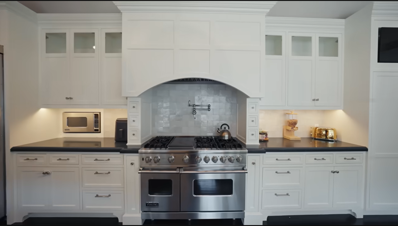 Modern additions like a retro-styled SMEG toaster oven and classic Tupperware line the counters. | Source: YouTube/@Archdigest