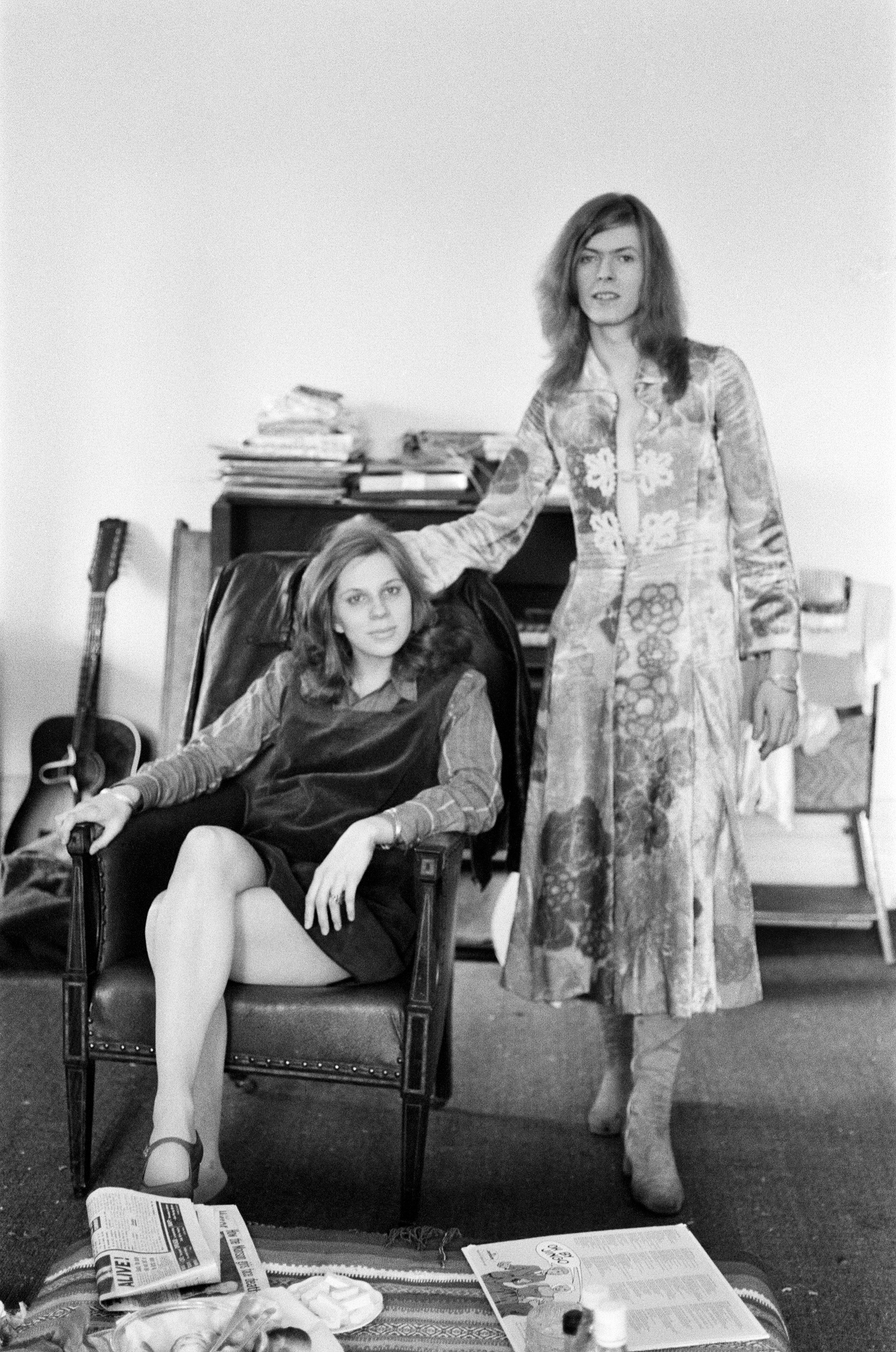 David Bowie and wife Angie, at home, Haddon Hall, at Beckenham, Kent, April 20, 1971 | Source: Getty Images