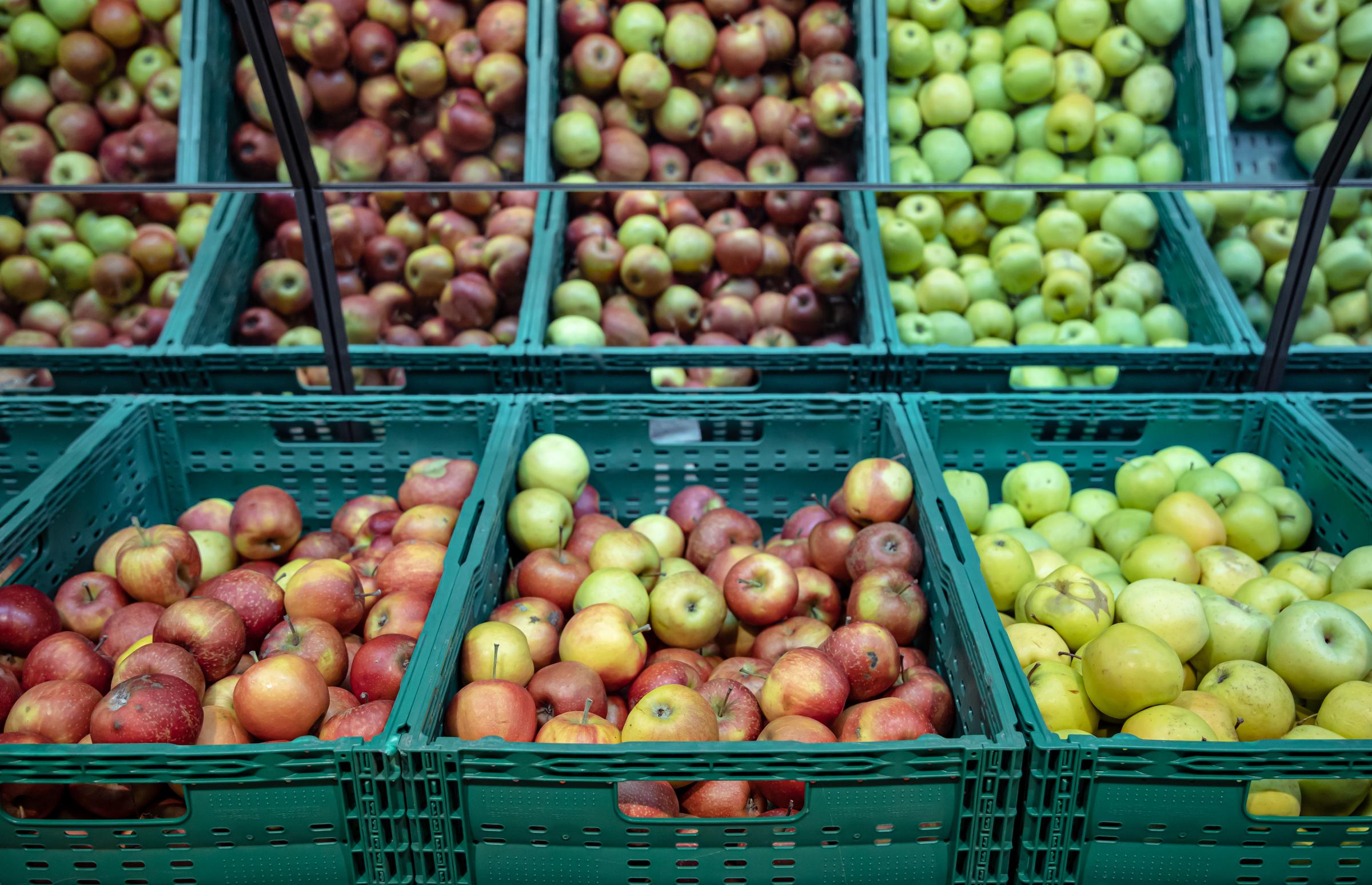 Apples in crates | Source: Freepik
