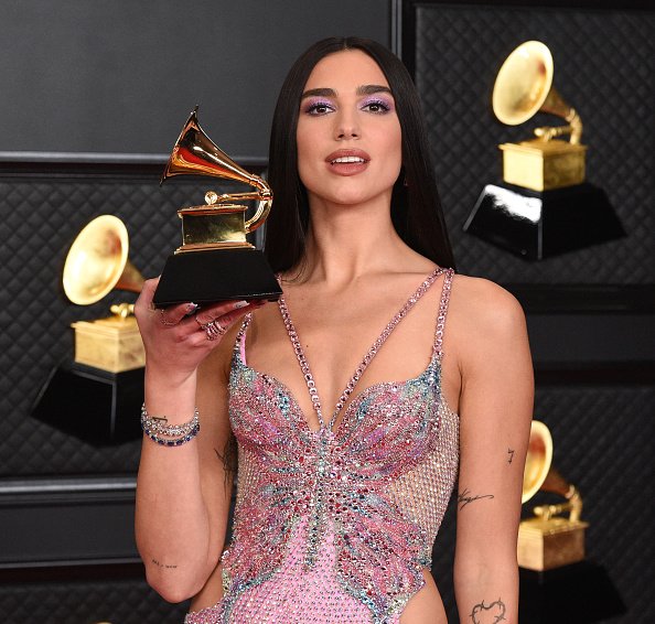 Dua Lipa, lauréate du meilleur album pop vocal pour 'Future Nostalgia'. |Photo : Getty Images