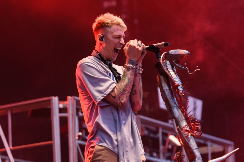 Machine Gun Kelly performs on stage at Wrigley Field on September 8, 2018 | Photo: Getty Images