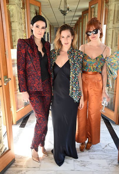 Rumer Willis, Scout Willis and Tallulah Willis attend the M.A.C Cosmetics Zac Posen luncheon at the Ennis House hosted by Karen Buglisi Weiler, Demi Moore & Jacqui Getty on February 25, 2016, in Los Angeles, California. | Source: Getty Images.