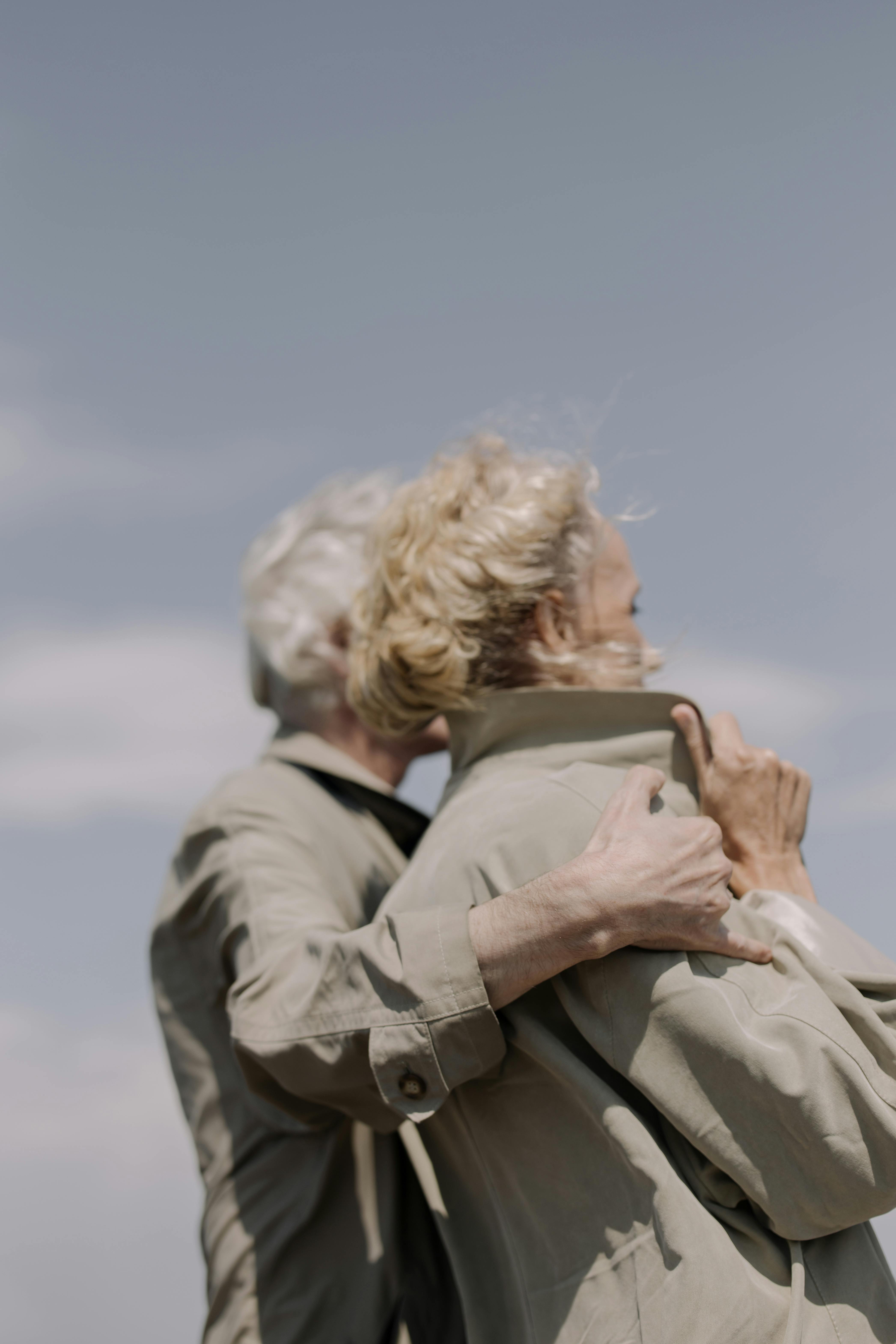 Experts encourage divorced adults to avoid comparing new partners to past relationships. | Source: Pexels