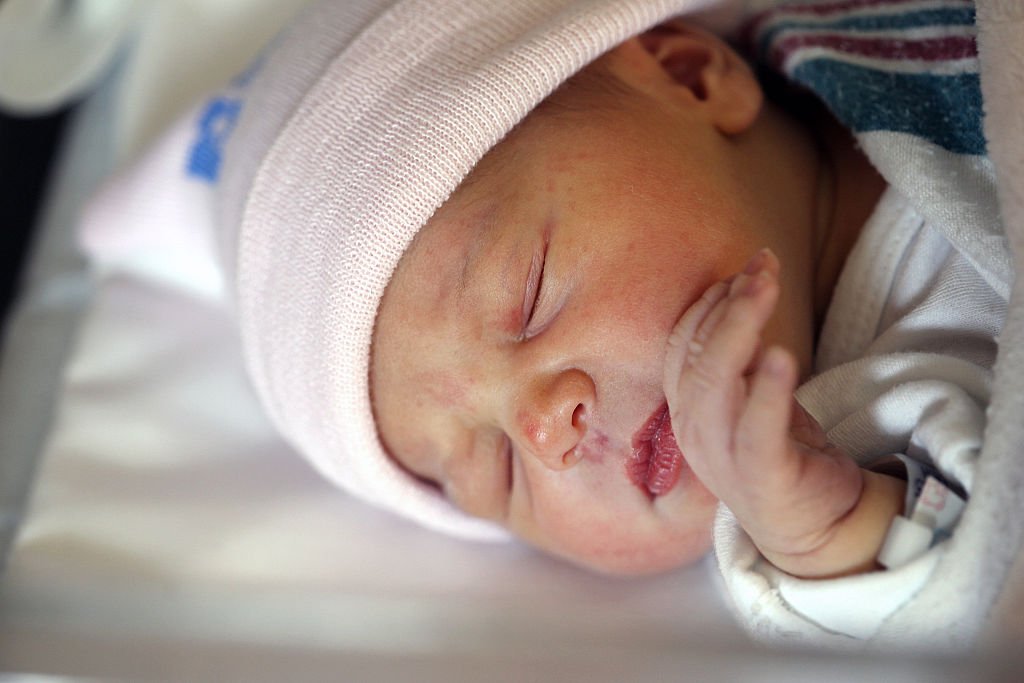 A newborn baby girl after birth in a hospital environment on  February 27, 2014 | Photo: Getty Images