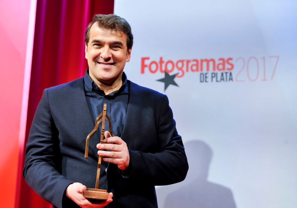 Luis Merlo recibe el premio Fotogramas Awards. | Fuente: Getty Images Luis Merlo recibe el premio Fotogramas Awards. | Fuente: Getty Images