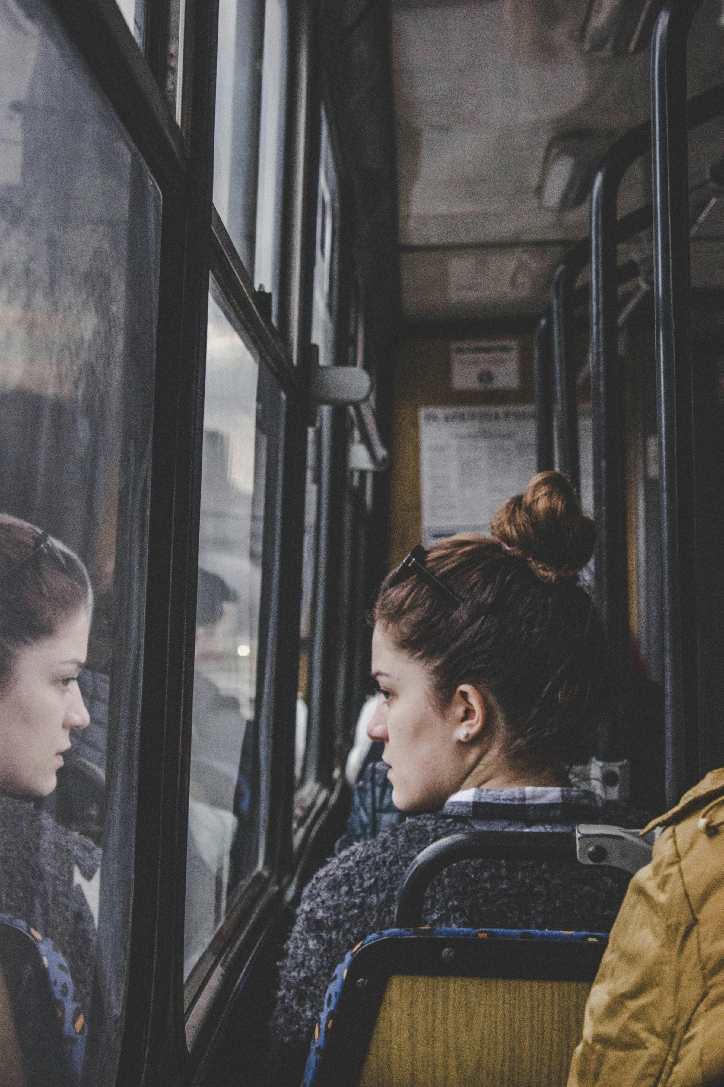 A woman looking out of a bus window | Source: Unsplash