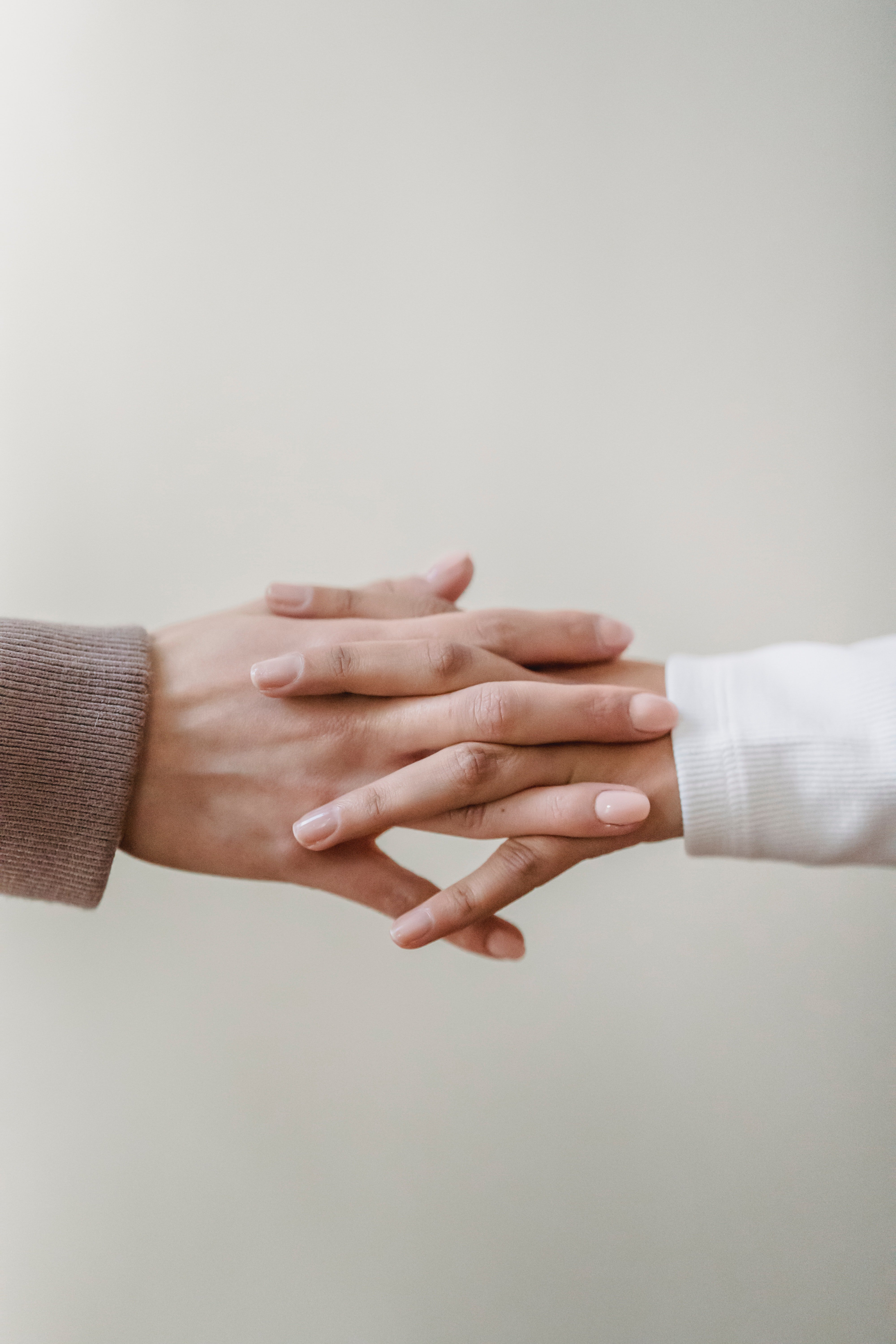 Two people with intertwined hands. | Photo: Pexels/Liza Summer