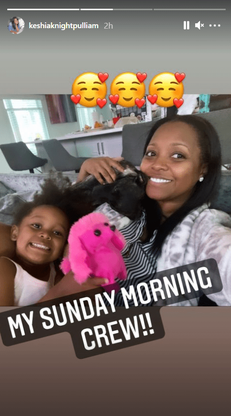 Keshia Knight Pulliam with her daughter Ella and the family's dog on Instagram | Photo: Instagram.com/keshiaknightpulliam