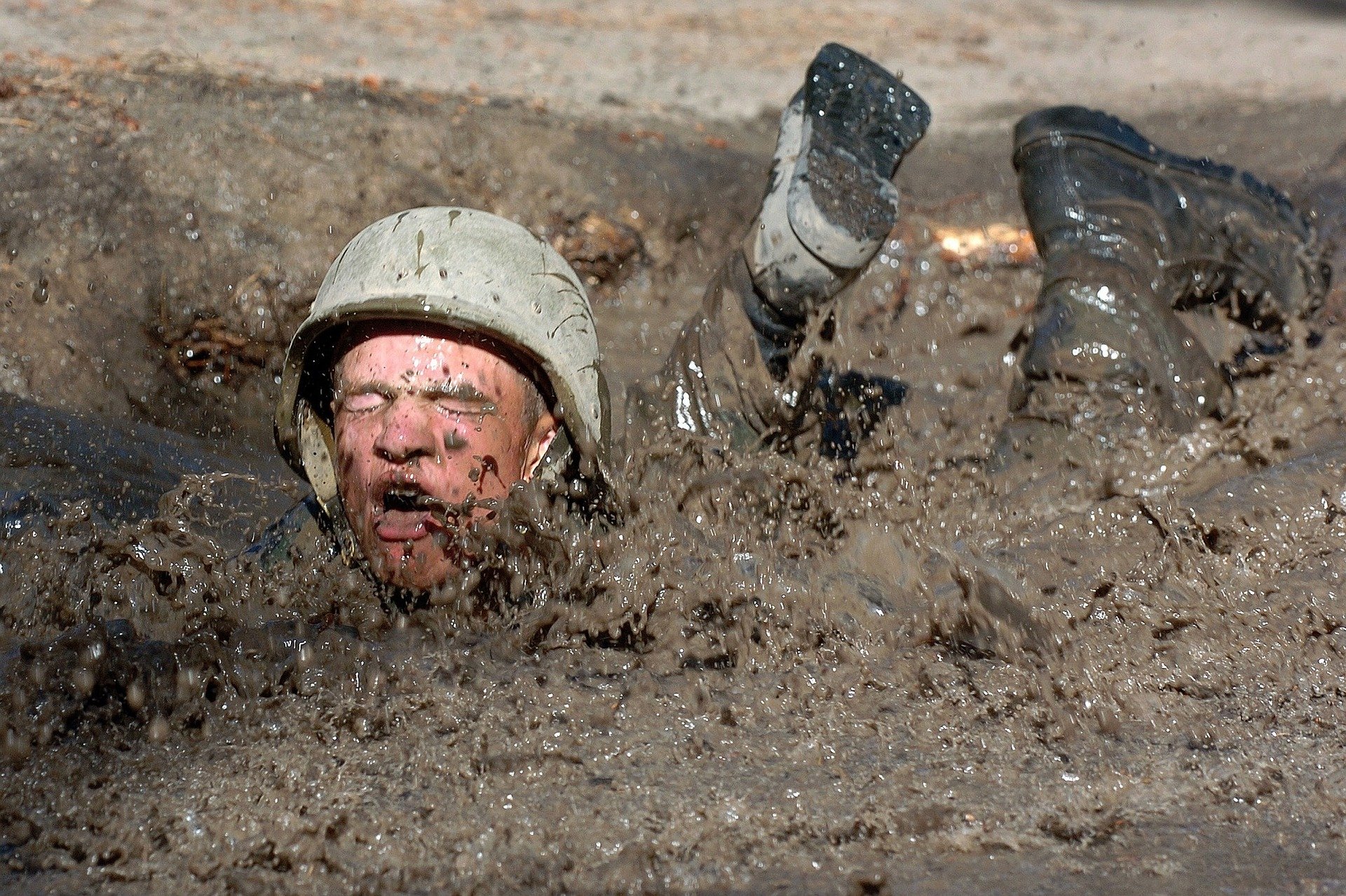 Soldier on the ground covered in mud. | Source: Pixabay