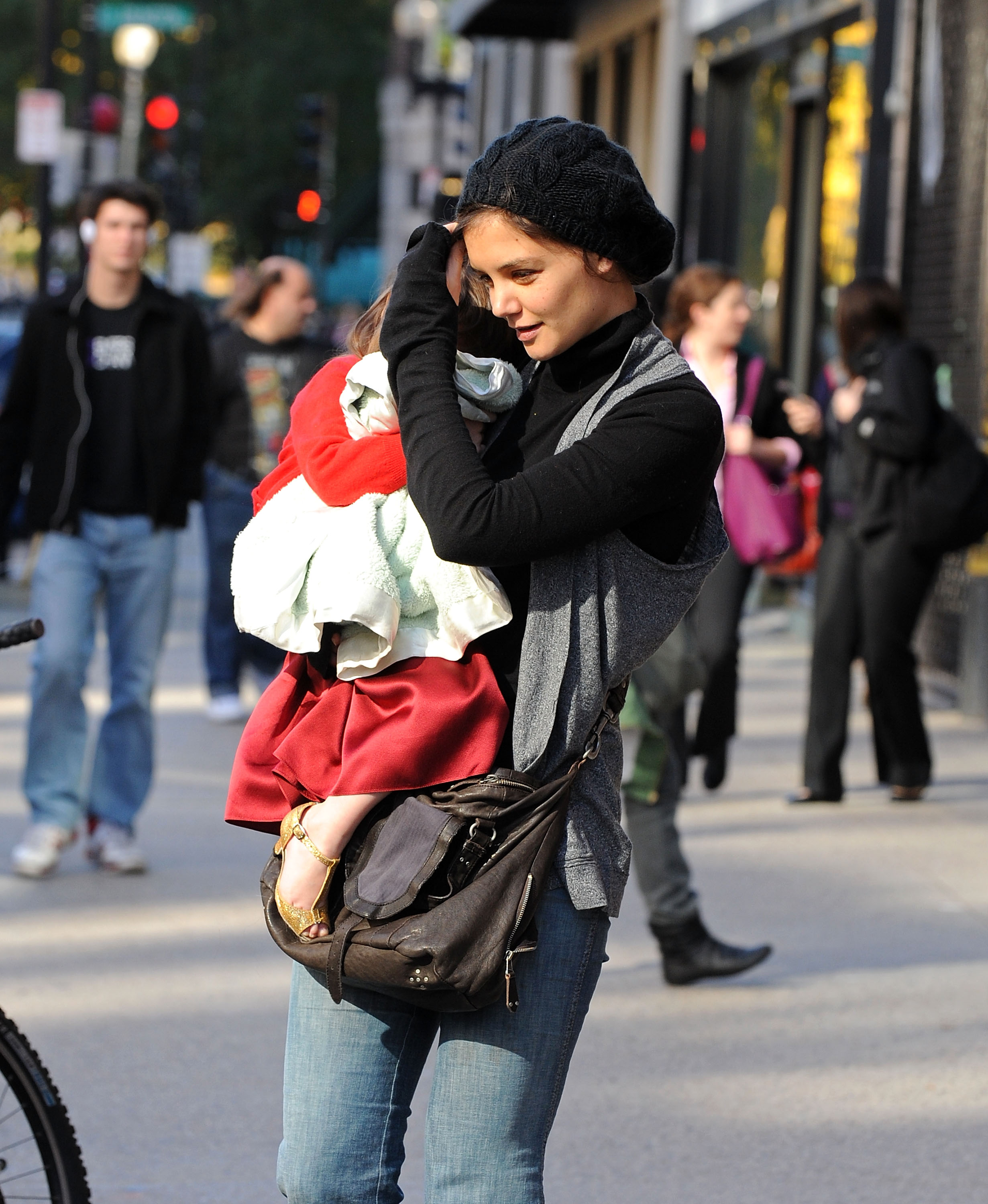 Katie Holmes and her daughter Suri in Boston in 2009 | Source: Getty Images