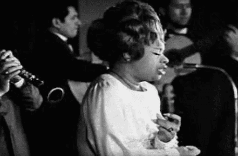 Lucha Reyes, mejor conocida como “La morena de oro”. Cantante de música criolla peruana. | Imagen: YouTube/Edro Garco Lucha Reyes, mejor conocida como “La morena de oro”. Cantante de música criolla peruana. | Imagen: YouTube/Edro Garco