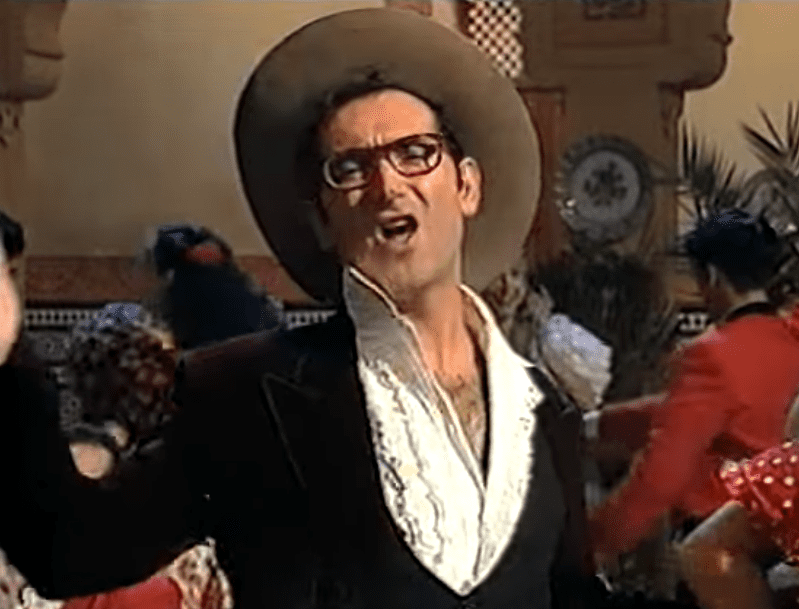 Paco Vegara cantando ‘Échale guindas al pavo’. | Imagen: YouTube/Franc La lío Paco Vegara cantando ‘Échale guindas al pavo’. | Imagen: YouTube/Franc La lío
