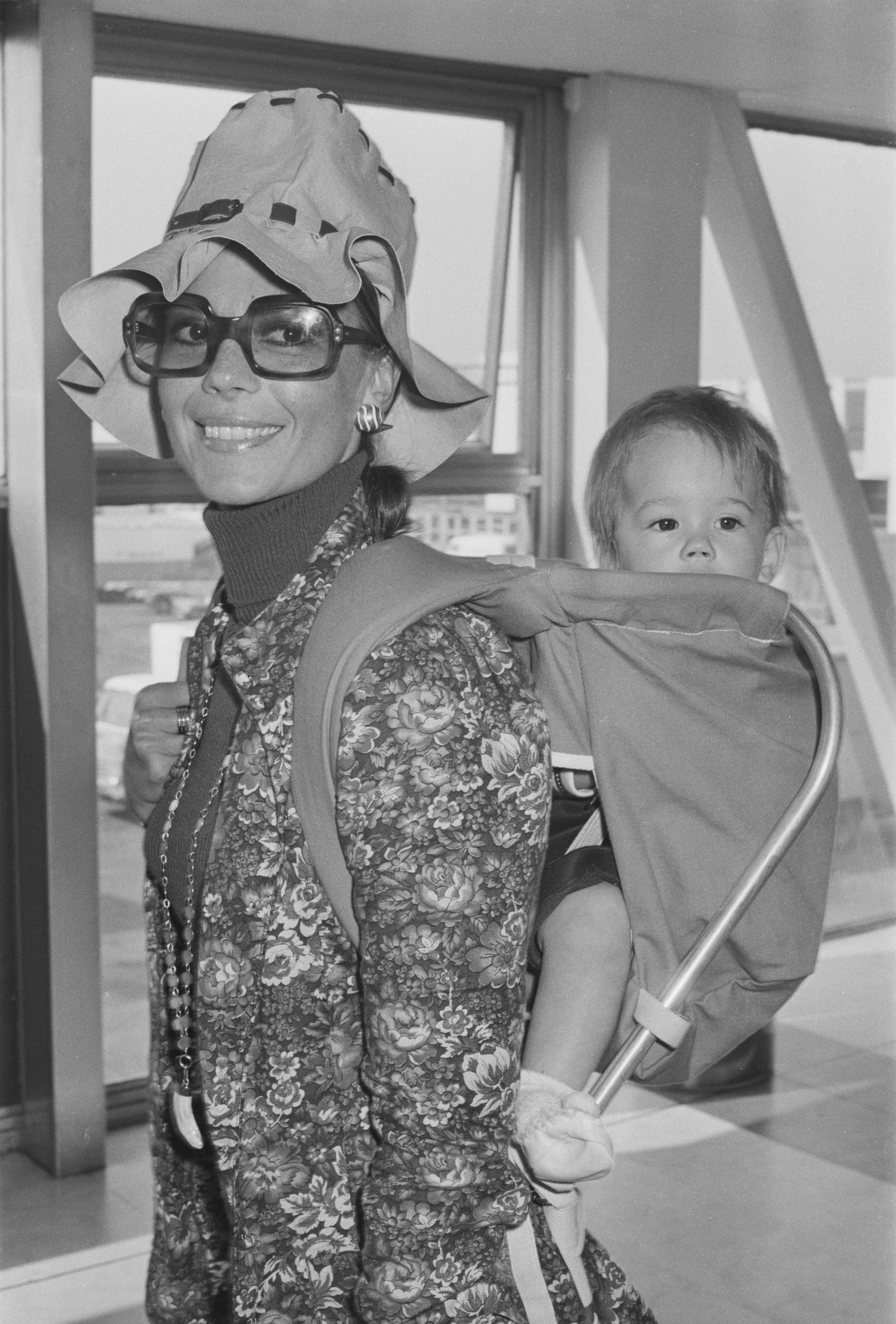 American actress Natalie Wood (1938 - 1981) with her daughter Natasha Gregson Wagner in the UK on September 21, 1971. | Source: Getty Images