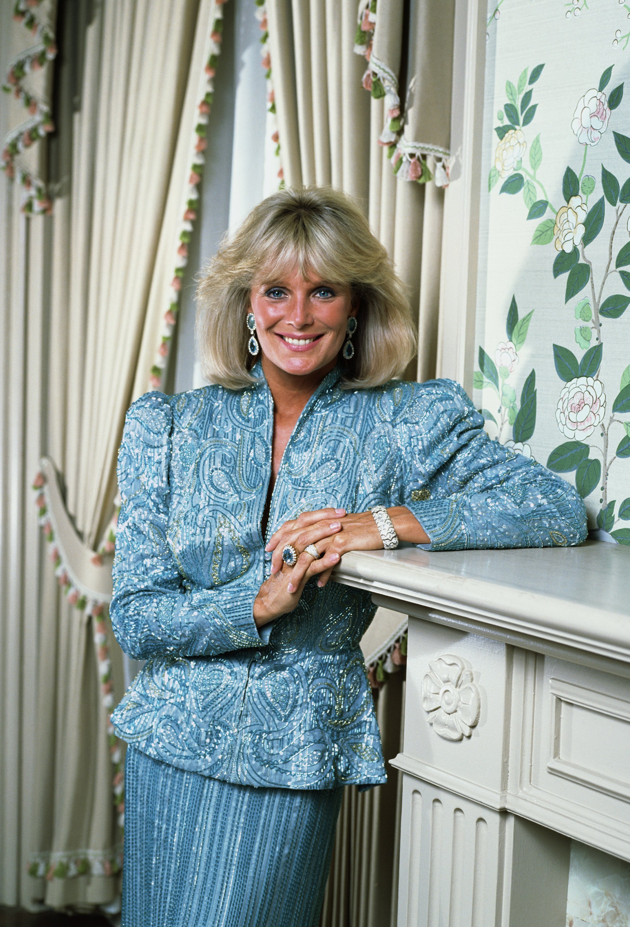 Linda Evans poses during a photo session in Hollywood, California in 1987 | Photo: Getty Images