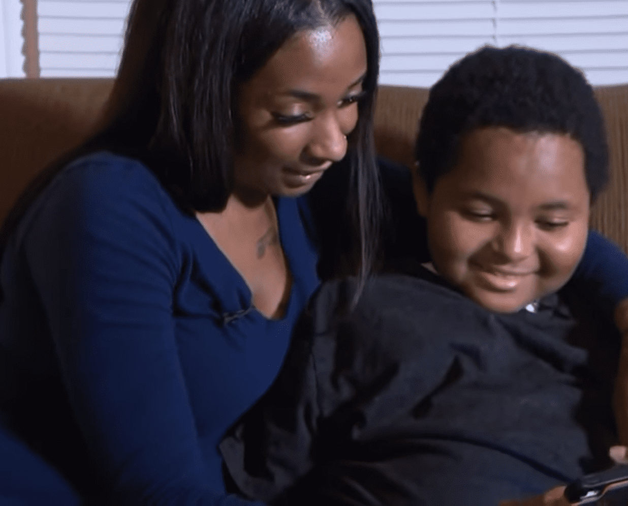 Daeyrs and his mom, Dionna. | Source: youtube.com/NBC News