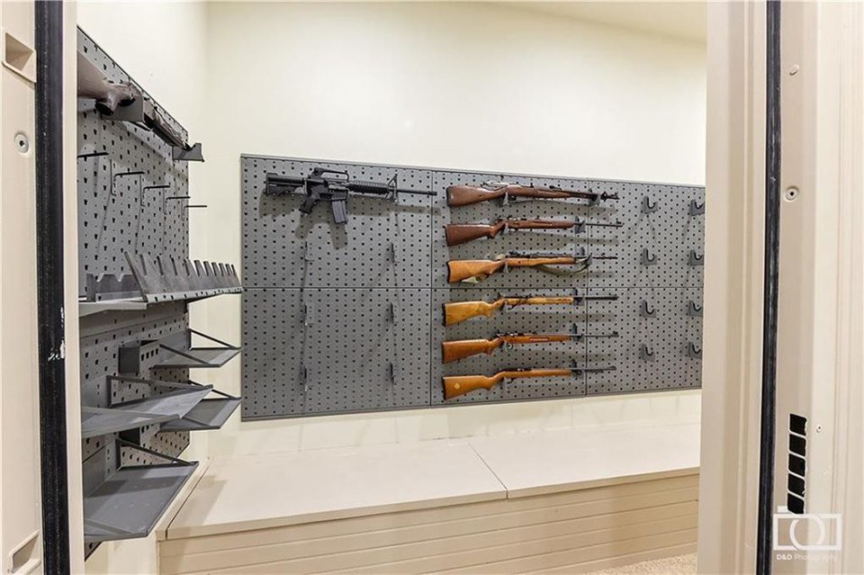 Jim Bob and Michelle Duggar's property listings revealed a picture of a gun room with 8 guns in Realtor.com . | Source: realtor.com