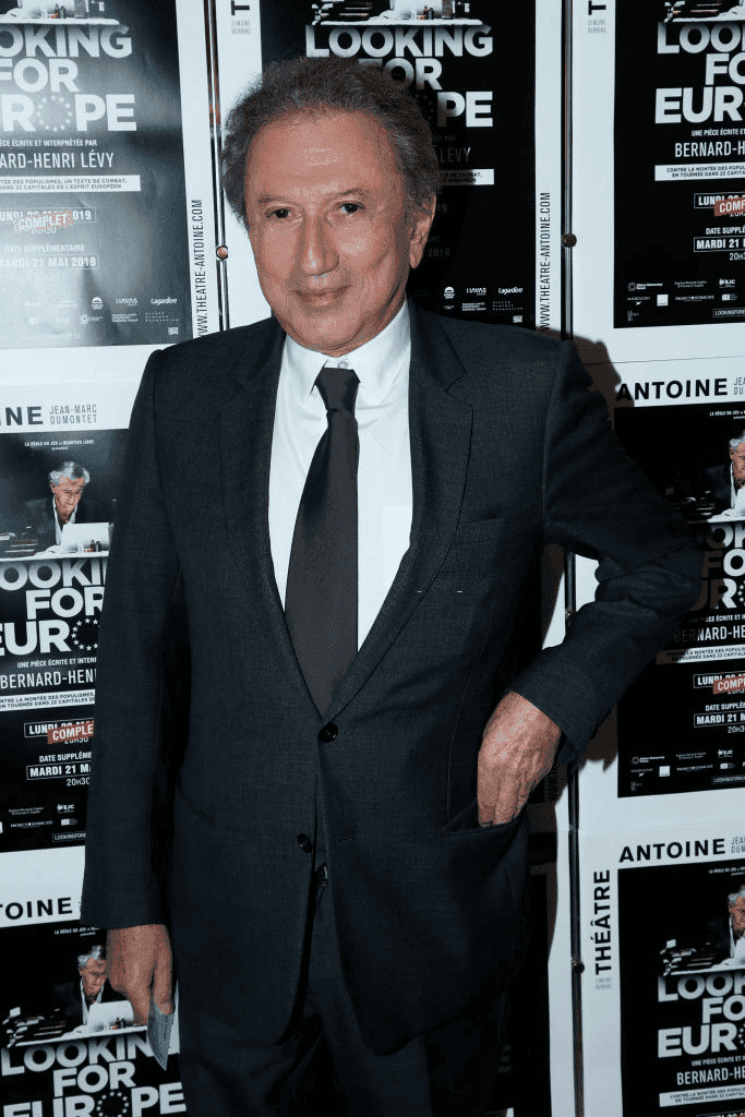 PARIS, FRANCE - 21 MAI : Le journaliste Michel Drucker assiste au spectacle "Looking for Europe" de Bernard-Henri Levy au Théâtre Antoine le 21 mai 2019 à Paris, France. | Photo : Getty Images