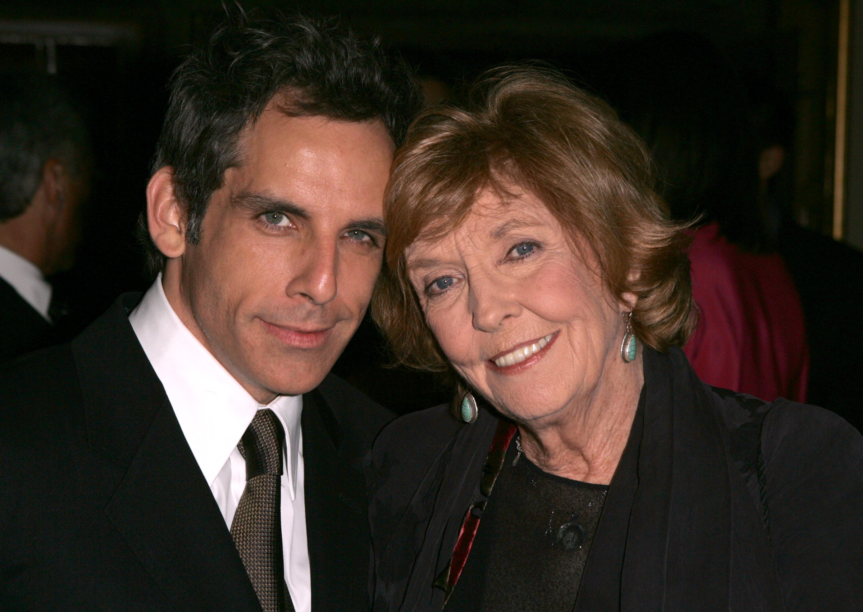  Ben Stiller and mother Anne Meara at the Yves Saint Laurent Grand classics Screening of 'Sweet Smell of Sucess' hosted by Ben Stiller and Christine Taylor at the Playboy Mansion in 2004 in Bel Air, California | Photo: Frazer Harrison/Getty Images