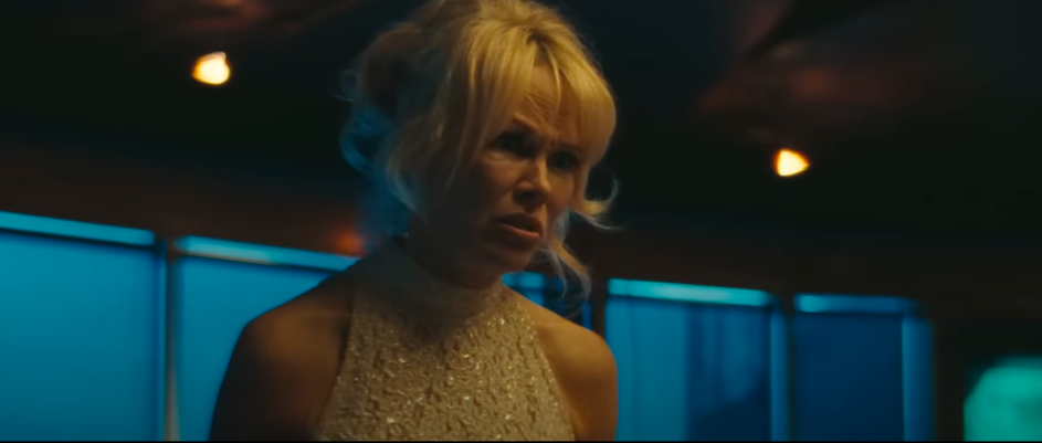 Pamela Anderson as Shelley. | Source: YouTube/RoadsideFlix