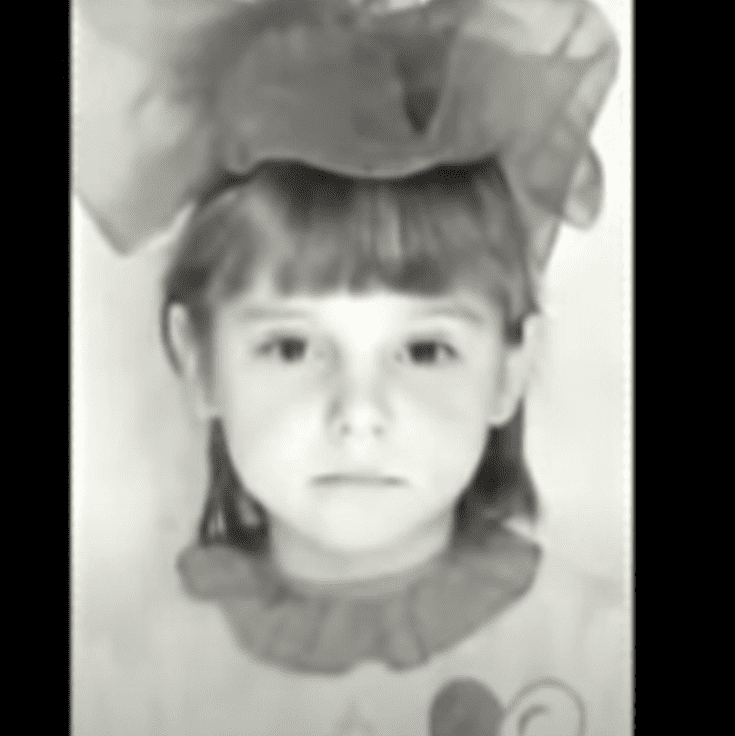 Emily when she was a little girl | Source: Youtube.com/Andreash2550