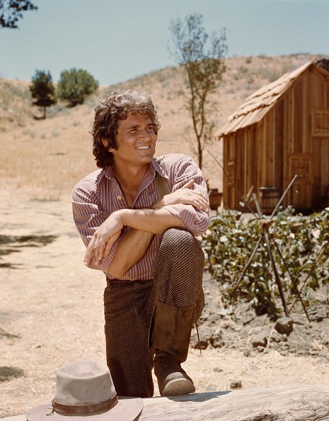 Michael Landon dans le rôle de Charles Philip Ingalls |Photo : Getty Images