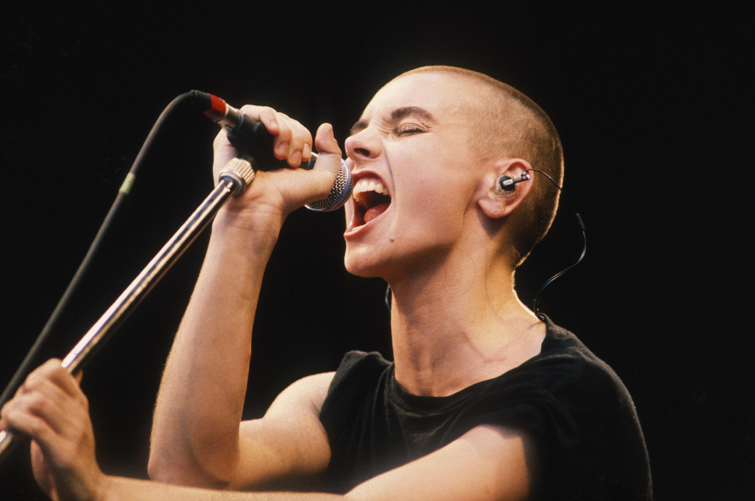 Irish singer Sinead O'Connor performs on stage at Torhout/Werchter Festival, Torhout, Belgium, on July 7, 1990 | Source: Getty Images